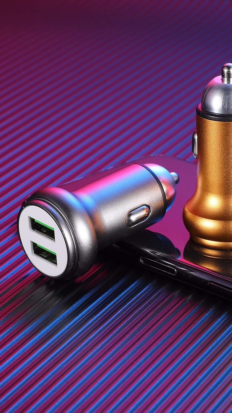 VC08 全兼容快充 時(shí)尚金屬車(chē)充